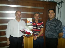 Professores Paulo Rogério, Lúcio Gomide e Eduardo Ramos (UFLA) na cerimônia de lançamento do livro na UFV