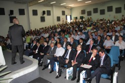 Reitor compartilha experiências e boas práticas de gestão