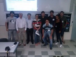 Os estudantes Henrique Barbosa, Caroline Faria e Lucas Tiago (Engenharia de Controle e Automação), Murilo Risso (Engenharia Agrícola) e Ellem Waleska (Pós-Doutorado em Engenharia Agrícola) durante o evento