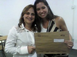 A coordenadora do evento, Denise Celeste Rodrigues, e a estudante Laise Vieira Gonçalves (bolsista Pibid/Biologia)