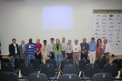 Os palestrantes internacionais, acompanhados por professores da UFLA