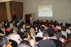Thays Araújo, diretora presidente da PQ Júnior, apresentou a estrutura da Fenep