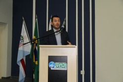 Consul Brian Bauer em palestra na UFLA