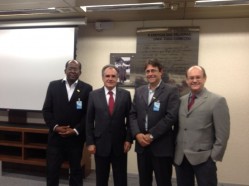 Professor Joaquim Silva, vice-presidente da Cemig, Arlindo porto, prof. Carlos Pimenta e o superintendente de Tecnologia, Normatização e Alternativas Energéticas, Alexandre Francisco Maia Bueno.