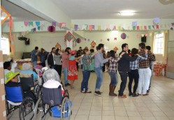 Equipe do projeto participa de comemorações no Lar Augusto Silva. Foto: InterPET UFLA (Facebook). 