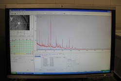 Tela mostra o espectro gerado no MALDI-TOF