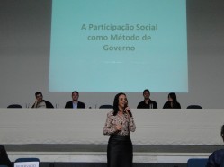 Lígia Maria Pereira, da Secretaria Geral da Presidência da República, fala sobre democracia participativa