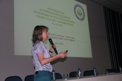 Professora Vânia Techio: é preciso fortalecer o ambiente bilíngue 