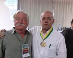 Professor Fábio Moreira é homenageado com a medalha "Mérito Cafeeiro"