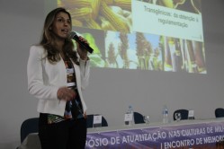 Ex-aluna da UFLA Vivian Lavagnoli (Monsanto), apresenta o tema trângenicos
