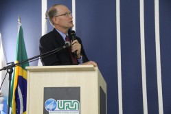 Pesquisador Gregory Glenn (USDA/Albany) realiza palestra de abertura