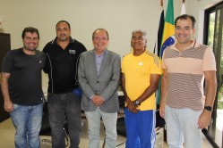 Reitor da UFLA, professor Scolforo, recebe o treinador cubano e equipe da UFLA