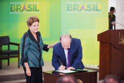 Na cerimônia de posse, Dilma afirmou que Renato Janine Ribeiro está à altura dos grandes educadores do país  (foto: Diego Rocha/MEC)