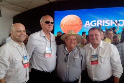 Professor Luiz Guilherme Guimarães, professor Alfredo Scheid, ex-ministro da Agricultura, professor Alysson Paolinelli e o professor Antônio Nazareno Mendes