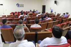 Reunião no Salão dos Conselhos para a apresentação do projeto elaborado por professores da UFLA