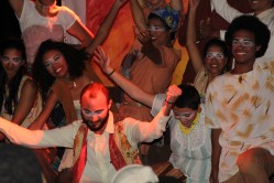 No palco da I Virada Cultural, Companhia de Teatro CausArte  apresentou o espetáculo Cordel Estradeiro