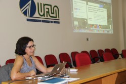 Professor Ana Inês Sousa (UFRJ) apresentou na UFLA a experiência da UFRJ no processo de inclusão das atividades de extensão no currículo dos cursos de graduação