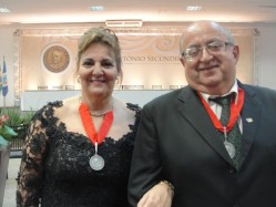 Os professores Luiz Antônio Bastos Andrade e Maria Laene Moreira de Carvalho são homenageados pelo Governo de Minas 