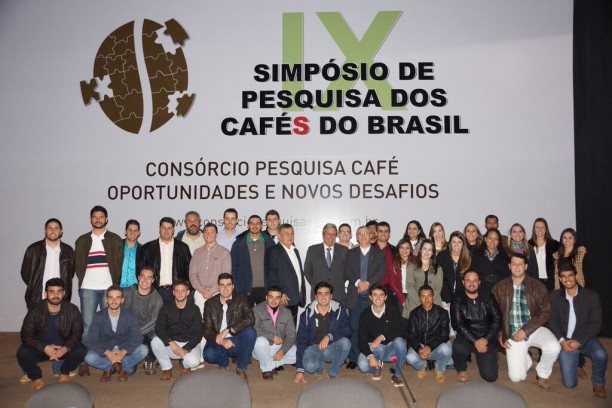 Parte da delegação da UFLA durante o IX Simpósio de Pesquisa Cafés do Brasil, em Curitiba