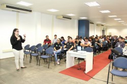 Luisa Hernández, estudante de mestrado em Ciência da Computação da UFLA, recebeu Menção Honrosa pela apresentação