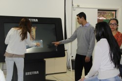 Estudantes de Medicina têm acesso ao equipamento de última geração, com imagens de alta precisão e totalmente versátil 