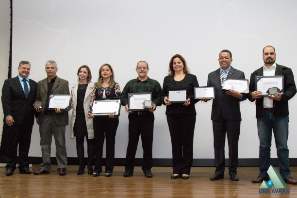 Curso de Administração da UFLA e professor Mozar José Britto são homenageados em cerimônia do CRA-MG no Jubileu de Ouro da profissão