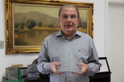 Reitor da UFLA, professor Scolforo, é homenageado com o Prêmio Empreendedor Ozires Silva 2015