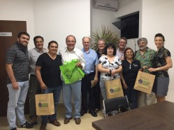 Reitor da UFLA, professor Scolforo, recebe pesquisadores do projeto "Viviendas Sociales de Madera: autoconstrución" 