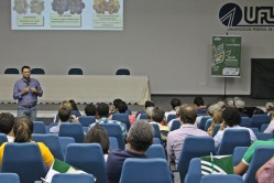 Leandro Paiva, do Instituto Federal de Machado/MG, apresentando como as técnicas de pós-colheita podem melhorar a rentabilidade do cafeicultor