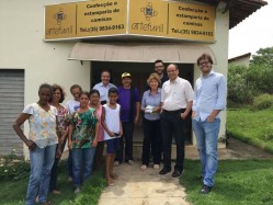 Professor André Royal em visita a Associação de Artesãos da Comunidade do Funil (ArteFunil), empreendimento assistido pela Incubacoop