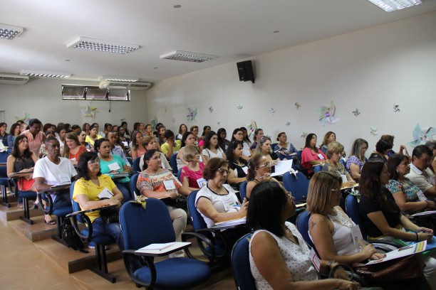 Sediado na UFLA, o Fórum contemplou 23 cidades de Minas Gerais. Mais de 80 profissionais da Educação estiveram presentes.