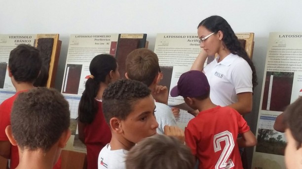 Escolas do município,  visitam exposição no Museu Bi Moreira. 