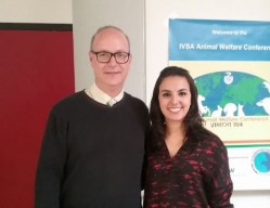 O professor Marcos Rodrigues de Mattos, DMV/UFLA, orientador do projeto vencedor, e a estudante Paula Vasconcelos, no evento.