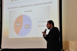 O professor Paulo Henrique Leme, apresentou o planejamento de atividades do consórcio e falou sobre os efeitos das recentes chuvas na qualidade da safra e os reflexos no mercado cafeeiro