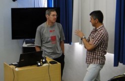 Professor Leônidas Melo (direita) durante apresentação do pesquisador Thomas Kuijper, da Universidade de Wageningen 