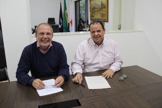 Reitor da UFLA, professor Scolforo, e o diretor-geral do IEF, João Paulo Sarmento, se reúnem para avaliar novas formas de parcerias 
