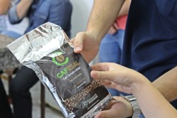 Os participantes tiveram a oportunidade de degustar o CAFESAL, marca que irá nomear o café produzido pela Universidade e que presta homenagem a antiga Escola Agrícola de Lavras (ESAL). 