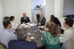 O secretário Paulo Barone, na UFLA, para uma série de reuniões com o reitor, a vice-reitora e membros da equipe de gestão