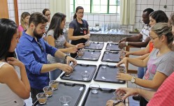Treinamento de degustação de café através da metodologia de Classificação Oficial Brasileira