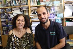 O autor da tese premiada, Teotônio de Carvalho, com a orientadora no Brasil, professora Fátima Moreira