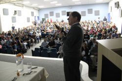 Professor Sérgio Rezende ministra aula magna na UFLA