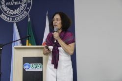Professora Fátima Moreira, atual coordenadora do Programa: o desempenho é resultado da dedicação, interação e seriedade do grupo de docentes, discentes e técnicos